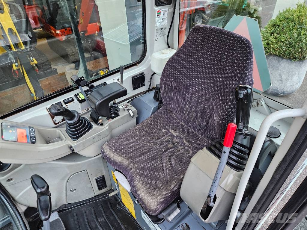 Takeuchi TB 216 حفارات صغيرة أقل من 7 طن (حفارات صغيرة)