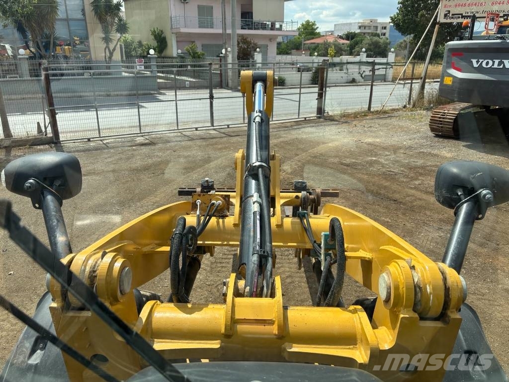 CAT 906 M Φορτωτές με λάστιχα (Τροχοφόροι)