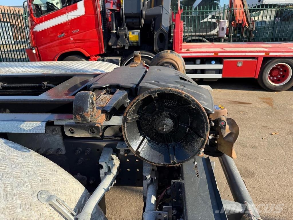 Volvo FM 420 8X4 TRIDEM Haak + Kraan HIAB 262 EP-5 + 2 M Camion ampliroll