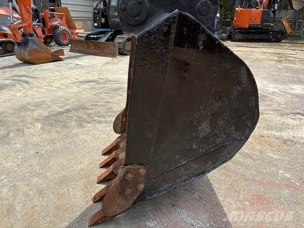 Hitachi ZX135US‑3 Bageri gusjeničari