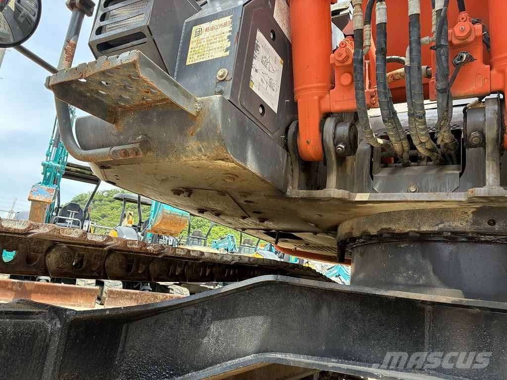 Hitachi ZX135US‑3 Bageri gusjeničari