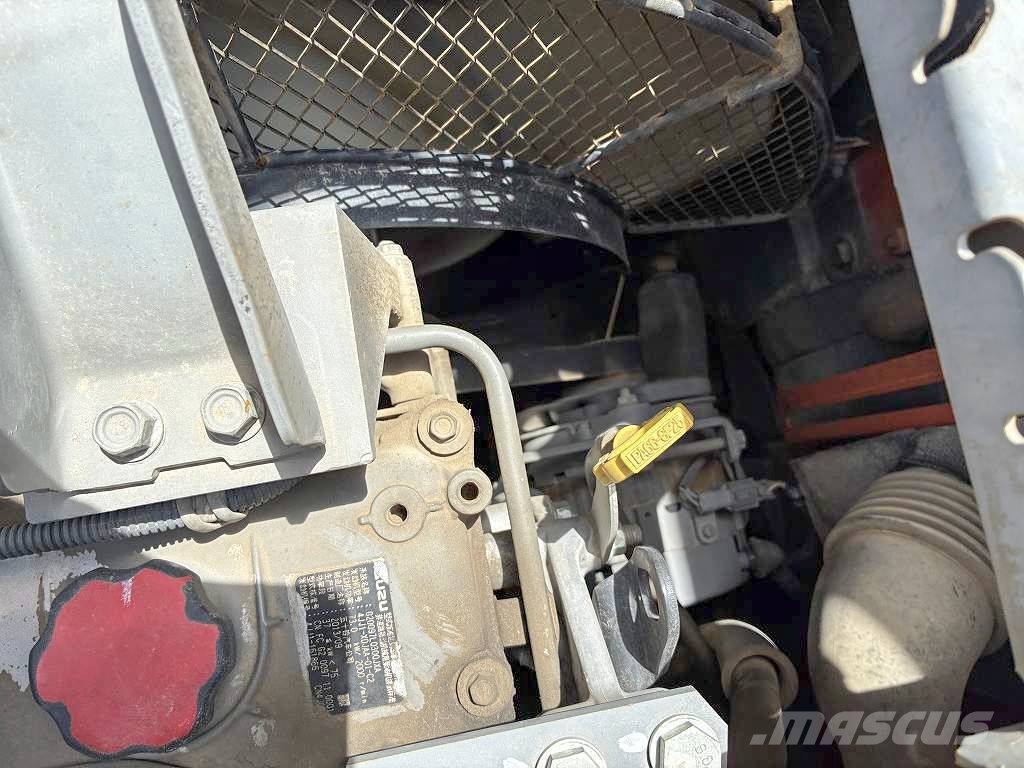Hitachi ZX135US‑3 Bageri gusjeničari