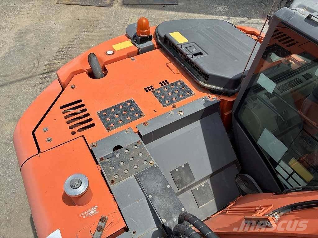 Hitachi ZX135US‑3 Bageri gusjeničari