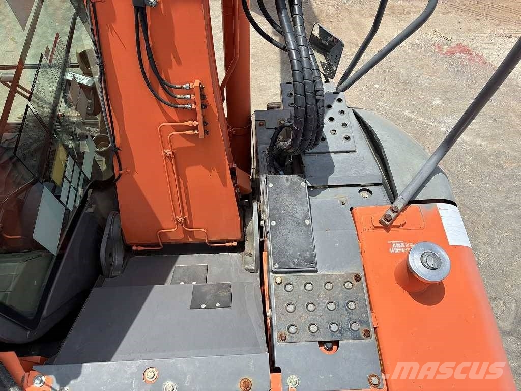 Hitachi ZX135US‑3 Bageri gusjeničari