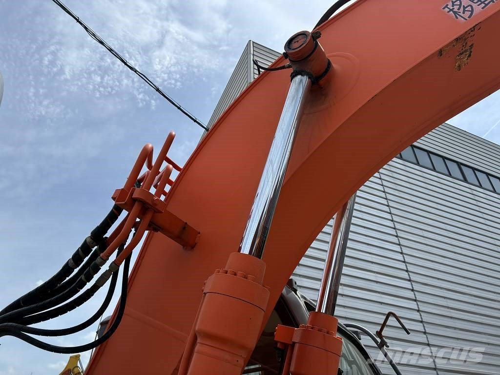 Hitachi ZX135US‑3 Bageri gusjeničari