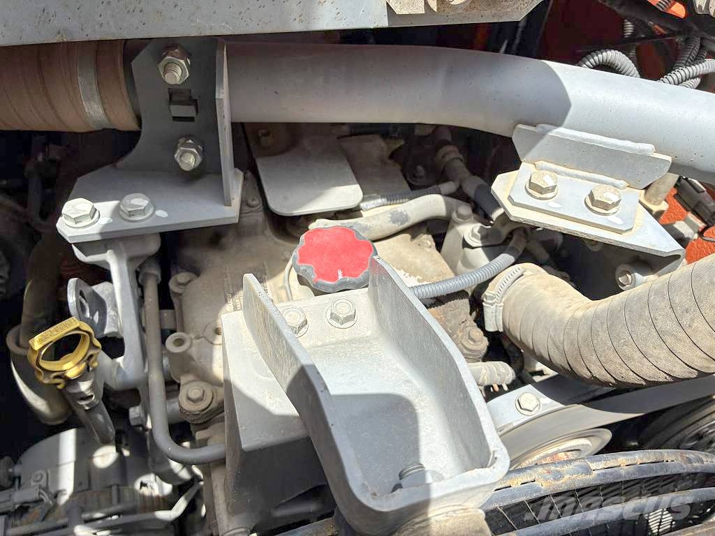 Hitachi ZX135US‑3 Bageri gusjeničari