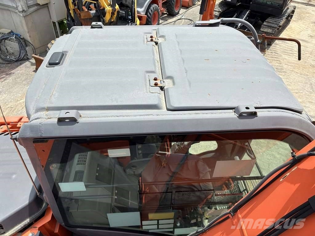 Hitachi ZX135US‑3 Bageri gusjeničari