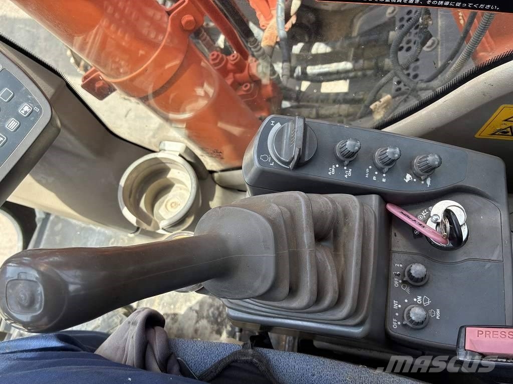 Hitachi ZX135US‑3 Bageri gusjeničari