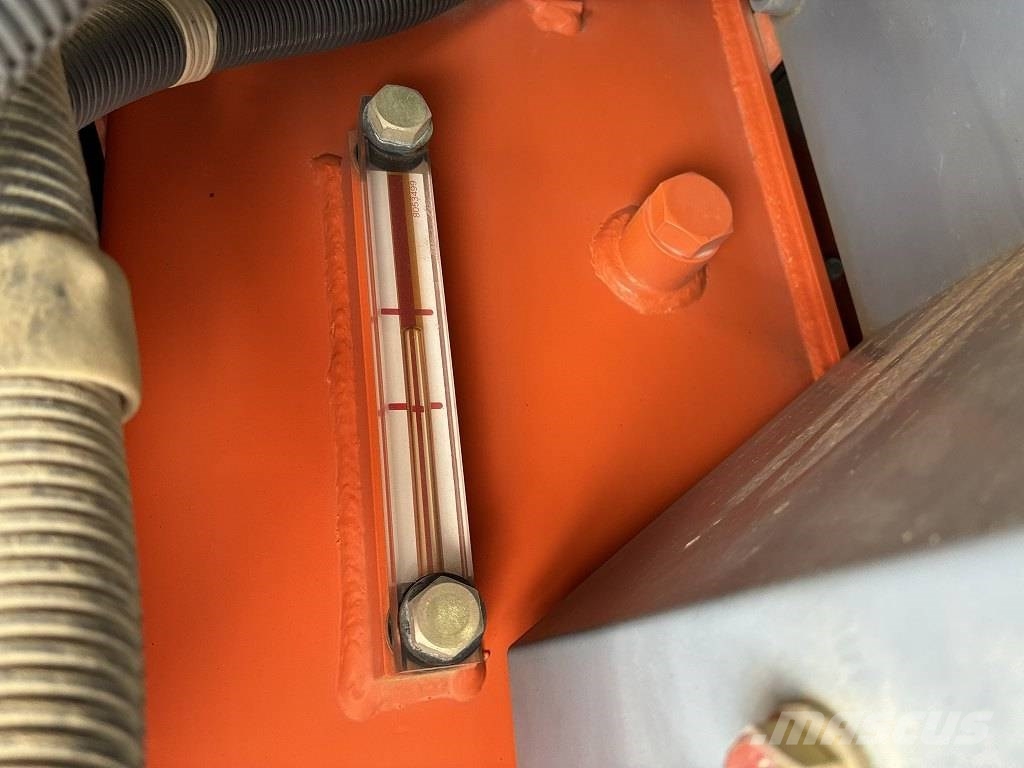 Hitachi ZX135US‑3 Bageri gusjeničari