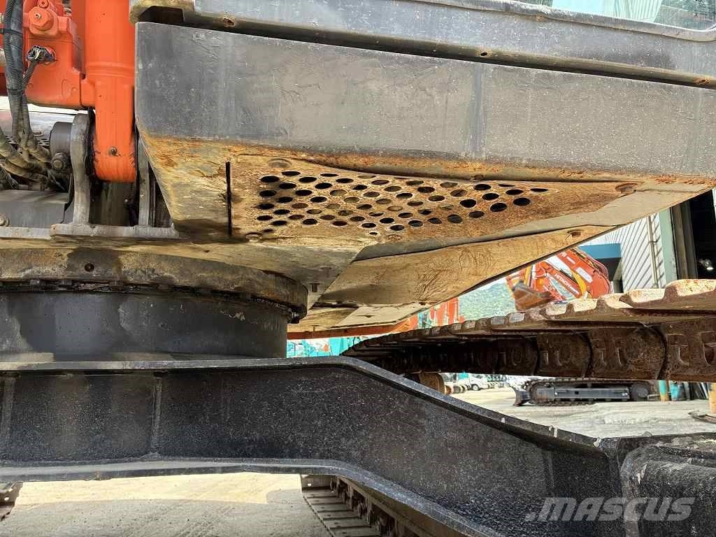 Hitachi ZX135US‑3 Bageri gusjeničari