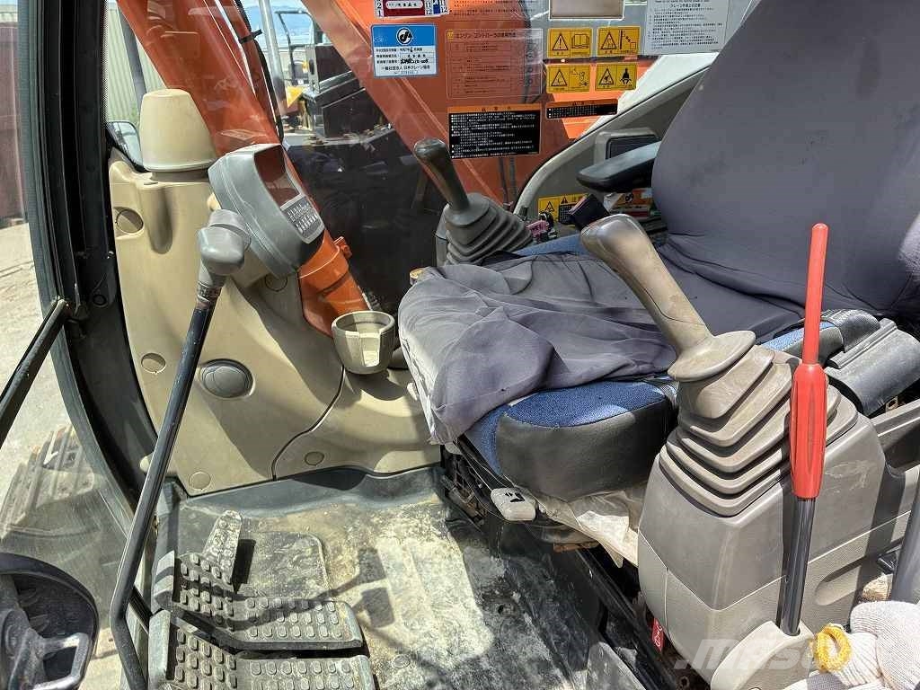 Hitachi ZX135US‑3 Bageri gusjeničari