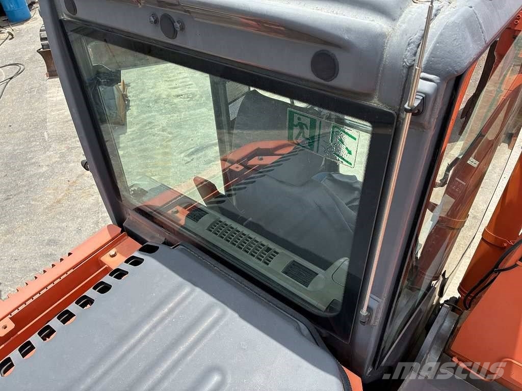 Hitachi ZX135US‑3 Bageri gusjeničari
