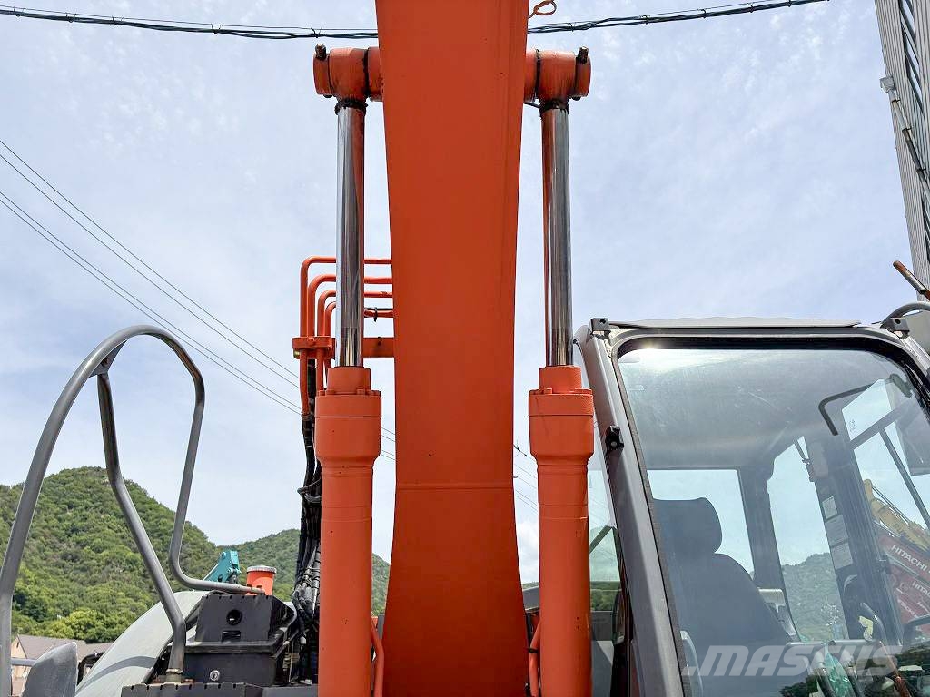 Hitachi ZX135US‑3 Bageri gusjeničari