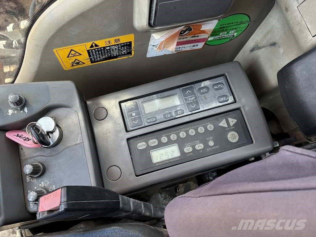 Hitachi ZX135US‑3 Bageri gusjeničari