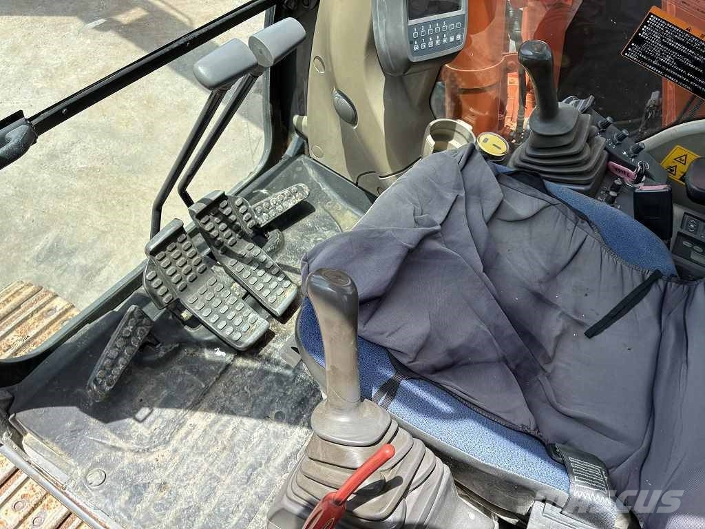 Hitachi ZX135US‑3 Bageri gusjeničari
