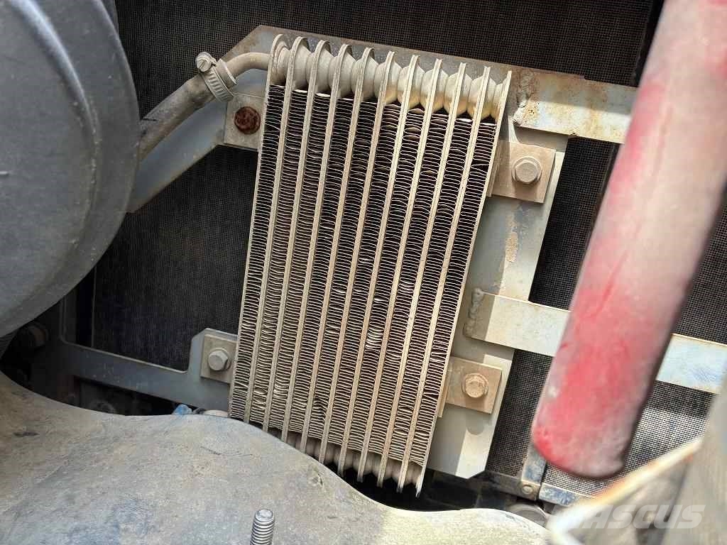 Hitachi ZX135US‑3 Bageri gusjeničari