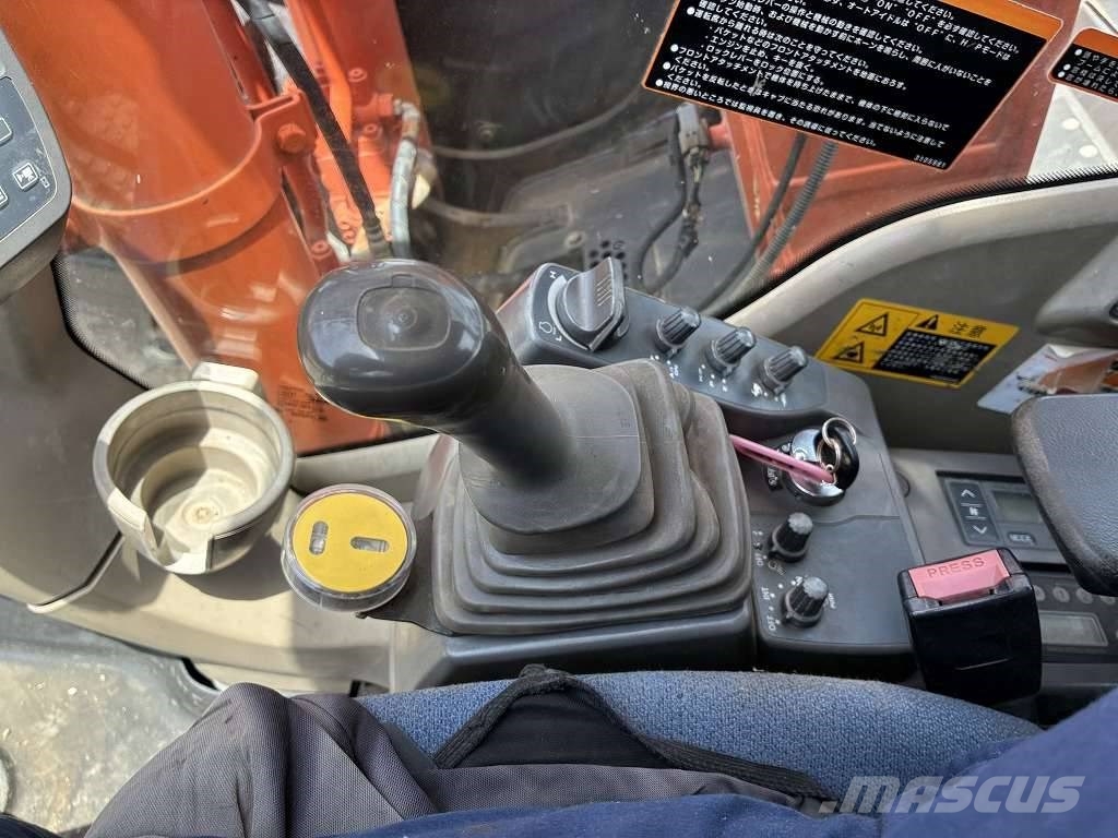 Hitachi ZX135US‑3 Bageri gusjeničari
