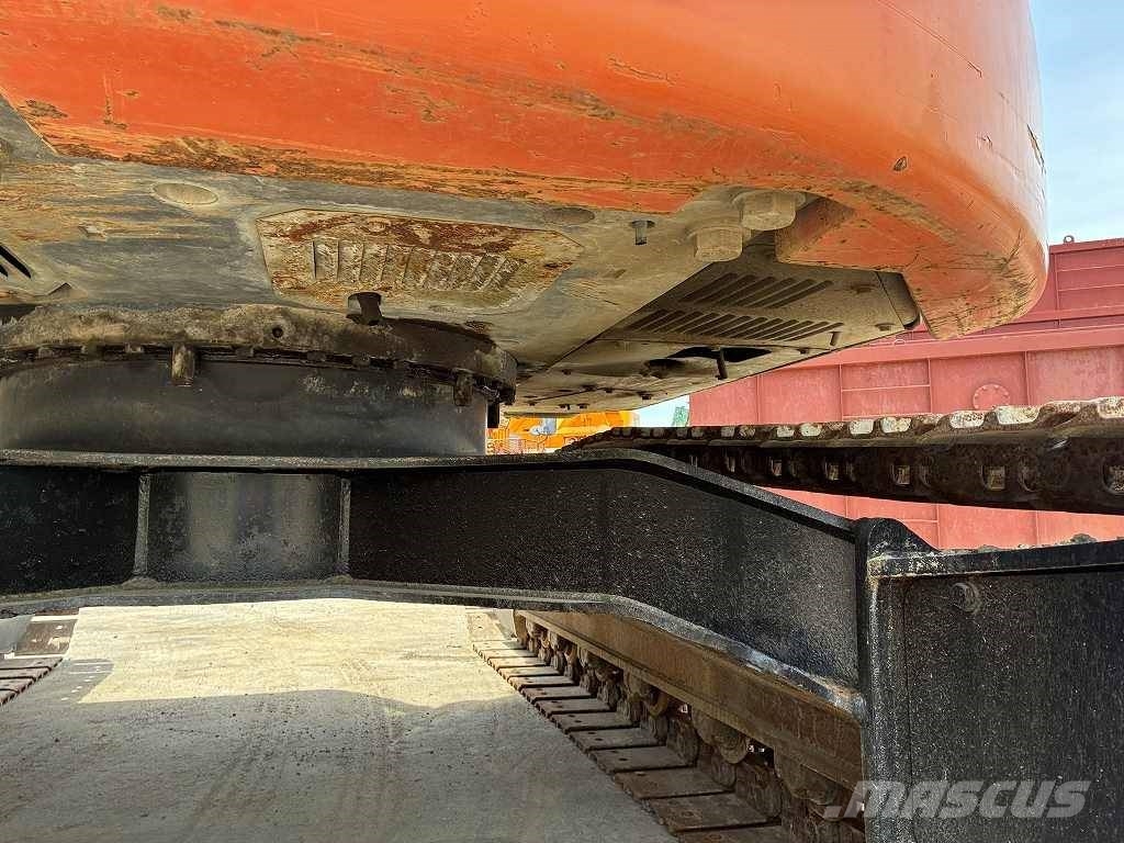 Hitachi ZX135US‑3 Bageri gusjeničari
