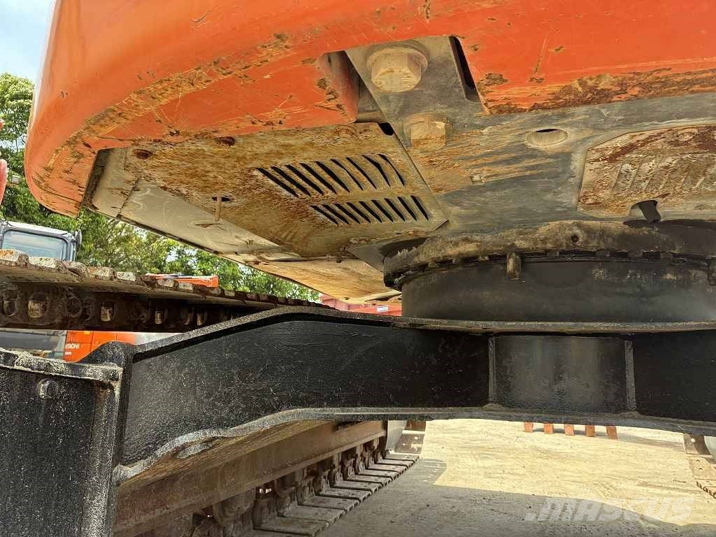 Hitachi ZX135US‑3 Bageri gusjeničari