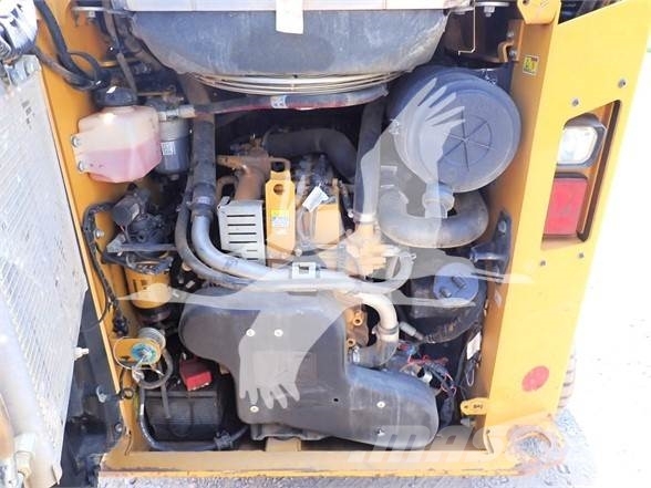 CAT 259D3 لوادر انزلاقية التوجيه