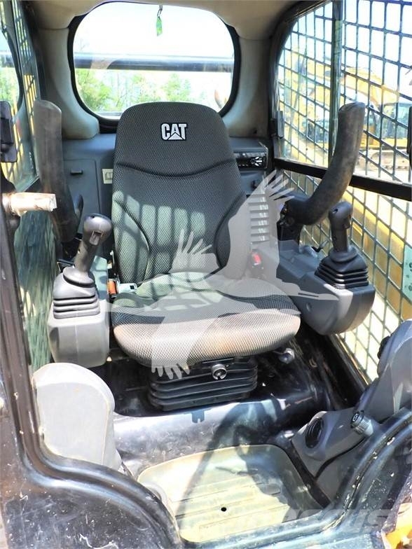 CAT 259D3 لوادر انزلاقية التوجيه