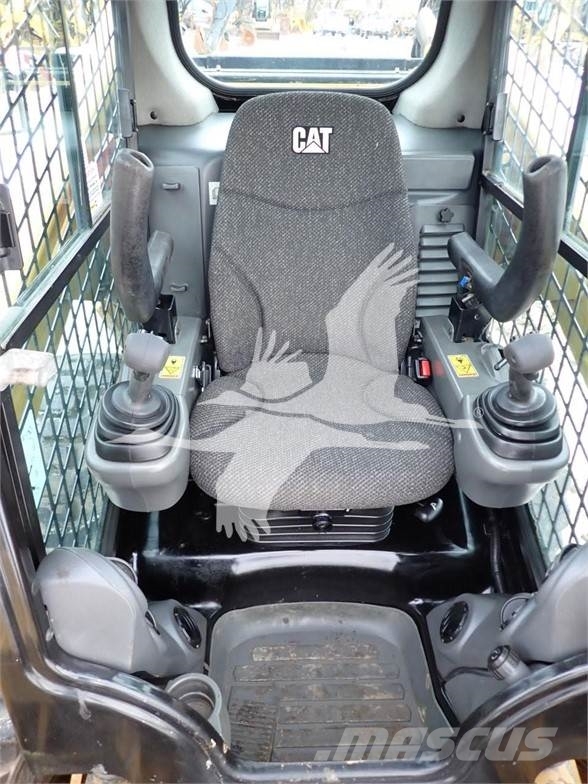 CAT 262D Skid steer loaders