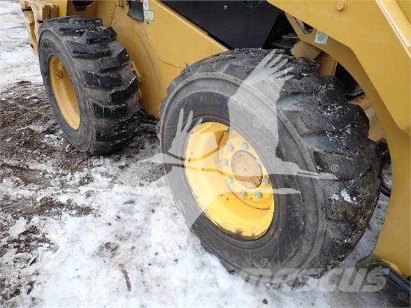 CAT 262D Skid steer loaders