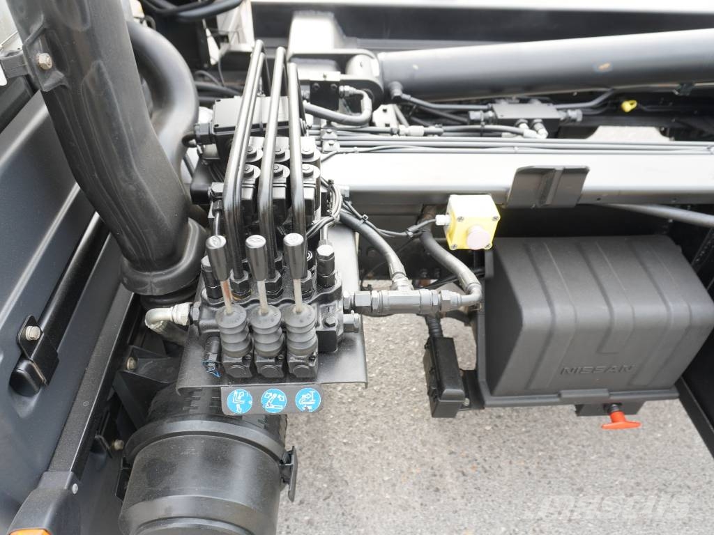 Nissan ATLEON 120 MULTILIFT Camiones desmontables
