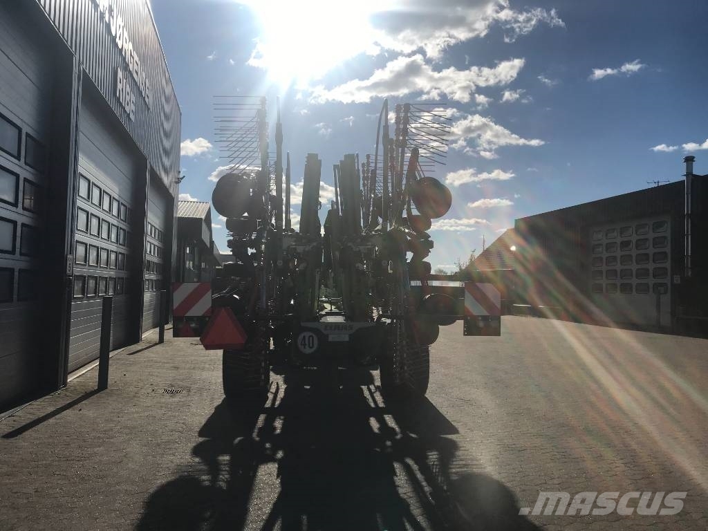 CLAAS Liner 4700 Гребла и сенообръщачки