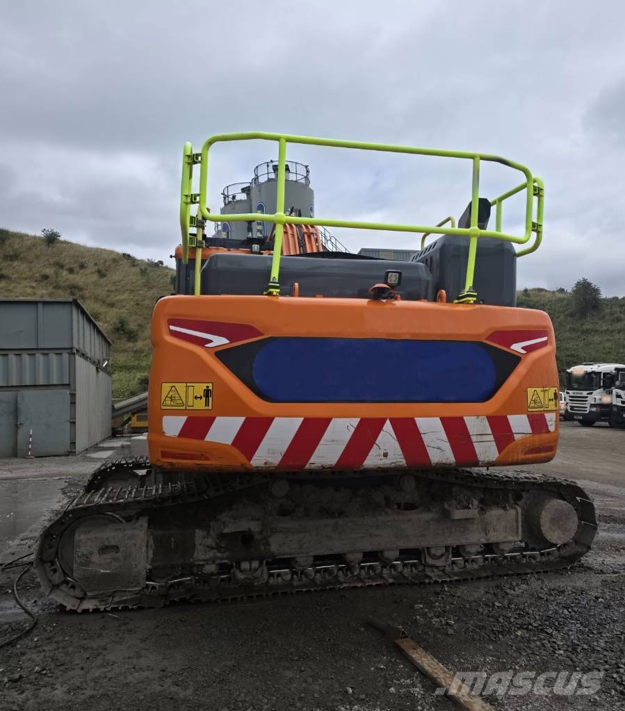 Develon DX 255 LC-7 حفارات زحافة