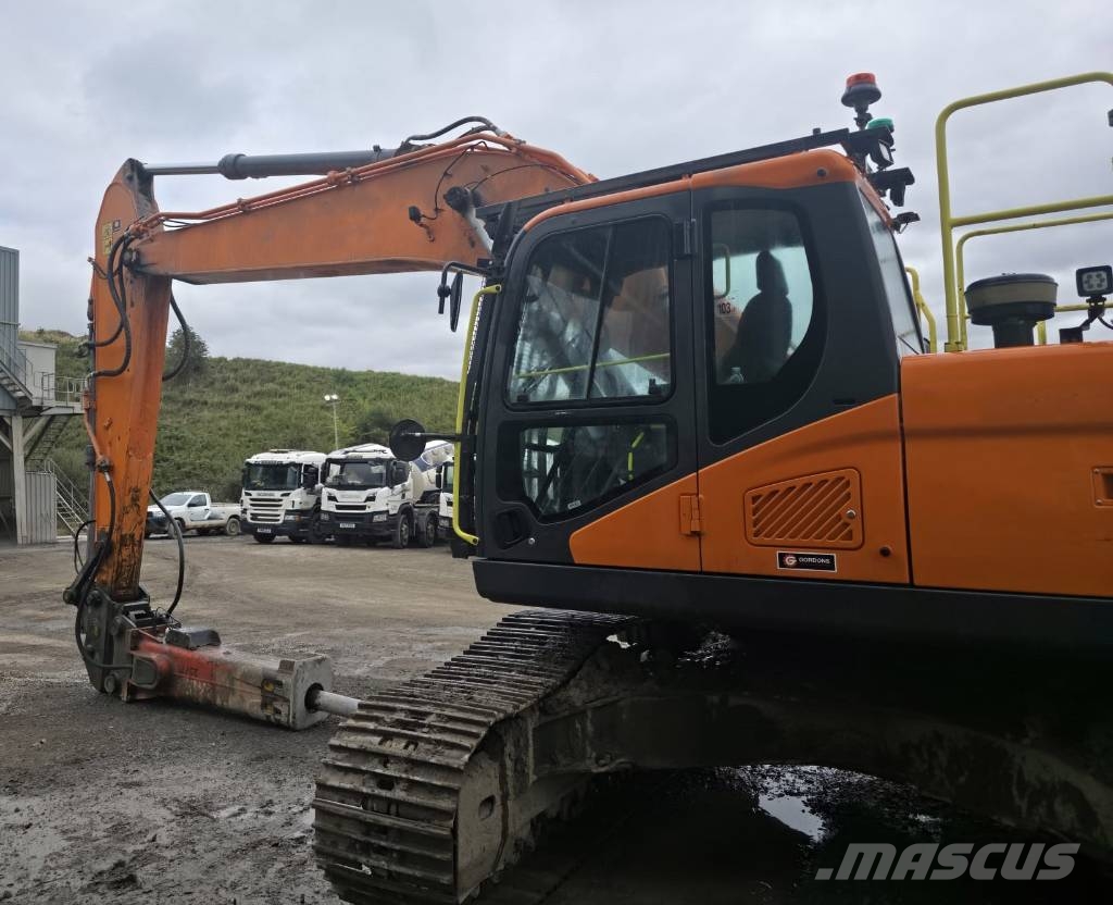 Develon DX 255 LC-7 حفارات زحافة