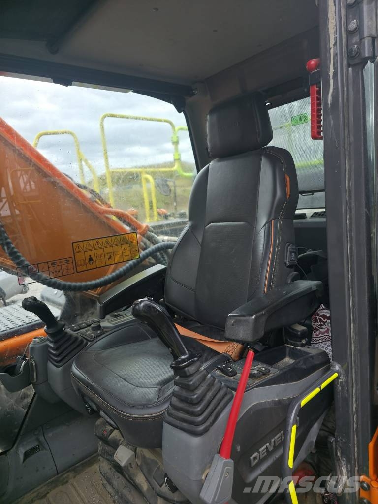 Develon DX 255 LC-7 حفارات زحافة