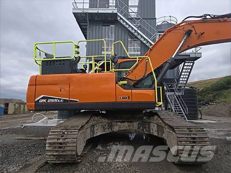 Develon DX 255 LC-7 حفارات زحافة