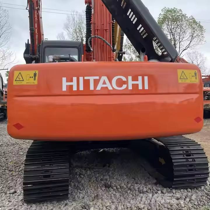 Hitachi ZX200 Гусеничні екскаватори