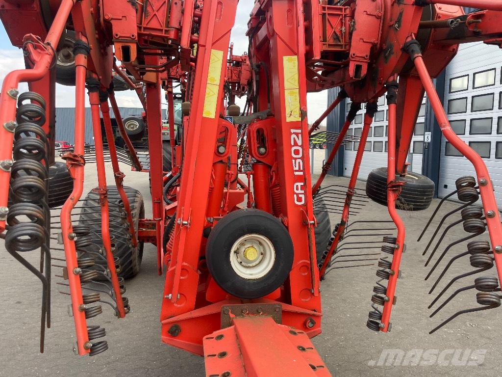 Kuhn GA 15021 Pöyhimet ja haravat