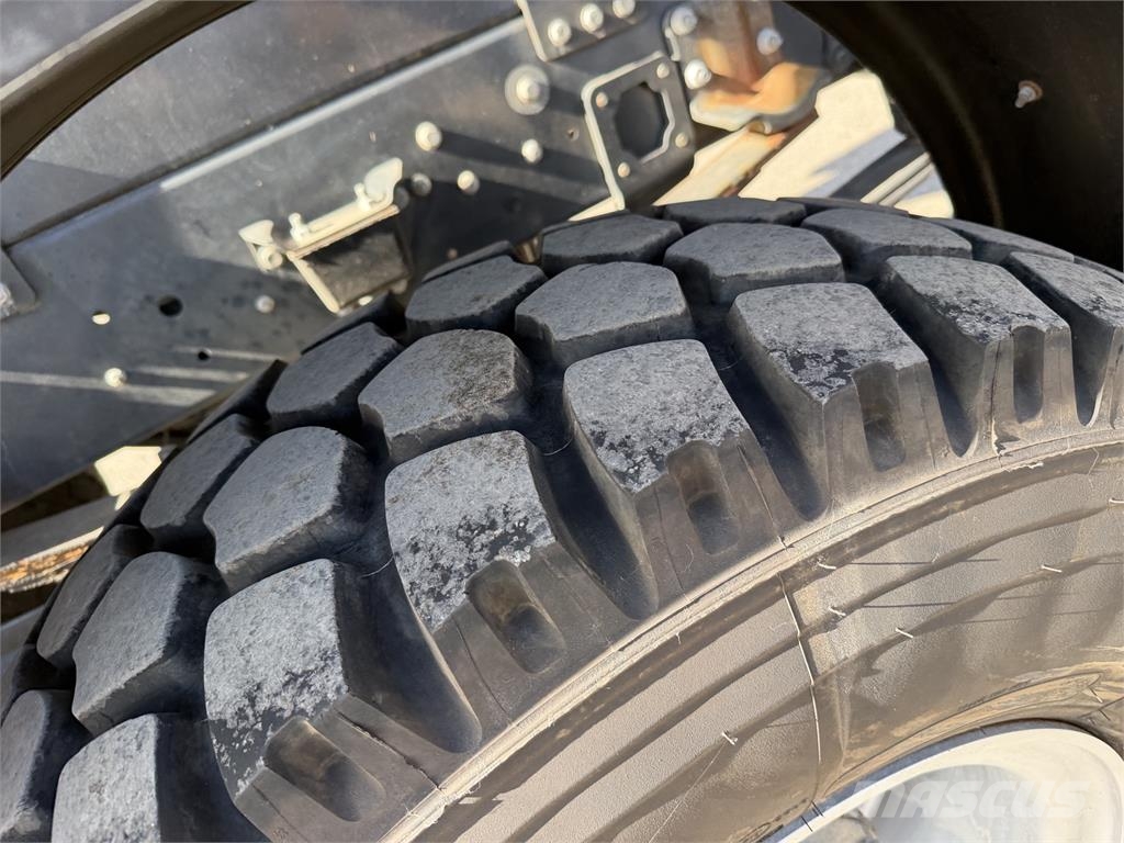 Iveco Iný model VIN 597 Kamioni sa kranom