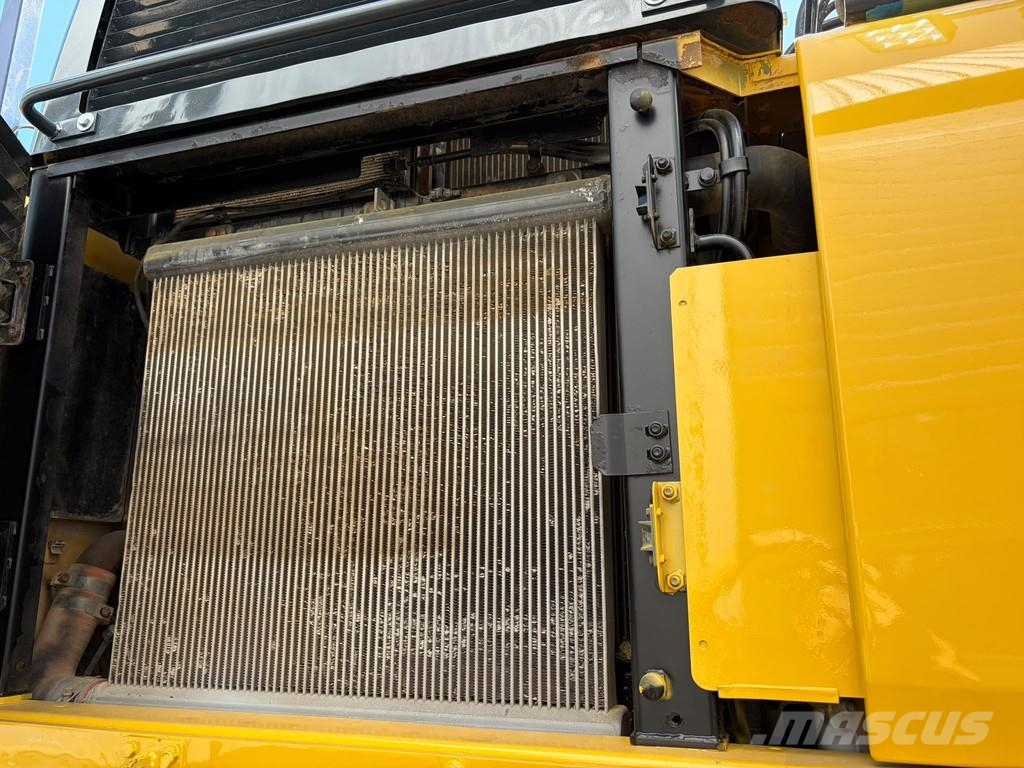 Komatsu PC490HRD-10 - 28m Demolition Boom Гусеничные экскаваторы