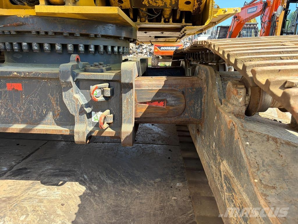 Komatsu PC490HRD-10 - 28m Demolition Boom Гусеничные экскаваторы