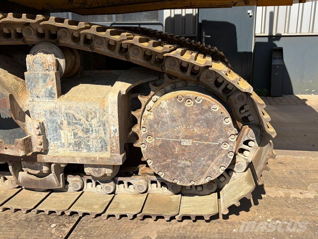 Komatsu PC490HRD-10 - 28m Demolition Boom Гусеничные экскаваторы