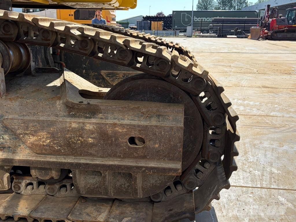 Komatsu PC490HRD-10 - 28m Demolition Boom Гусеничные экскаваторы