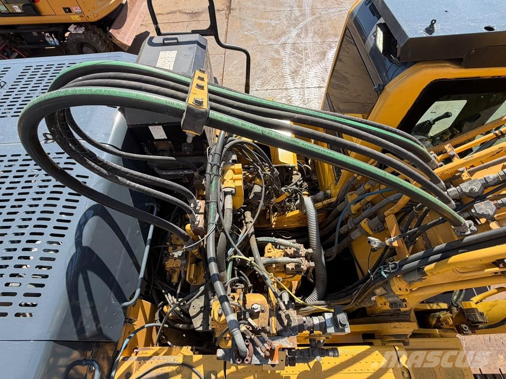 Komatsu PC490HRD-10 - 28m Demolition Boom Гусеничные экскаваторы