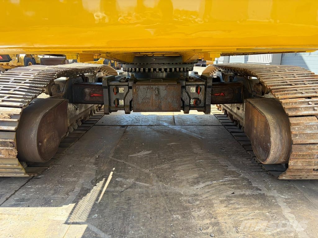 Komatsu PC490HRD-10 - 28m Demolition Boom Гусеничные экскаваторы