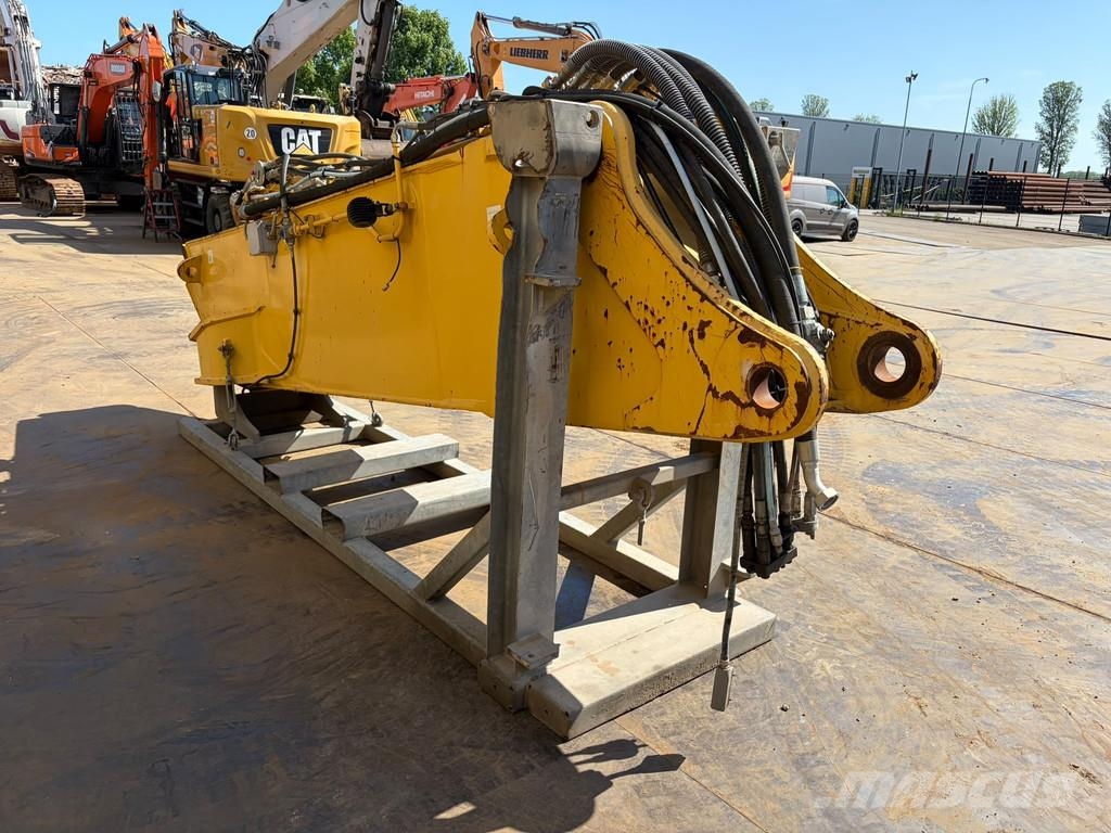 Komatsu PC490HRD-10 - 28m Demolition Boom Гусеничные экскаваторы