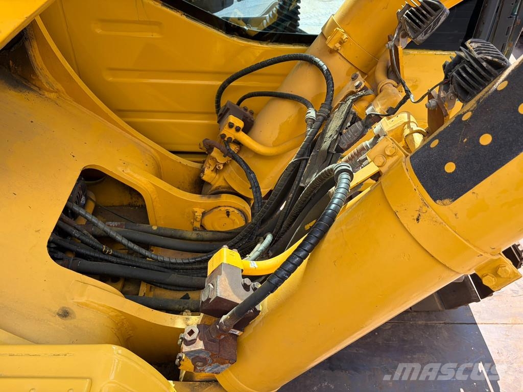 Komatsu PC490HRD-10 - 28m Demolition Boom Гусеничные экскаваторы