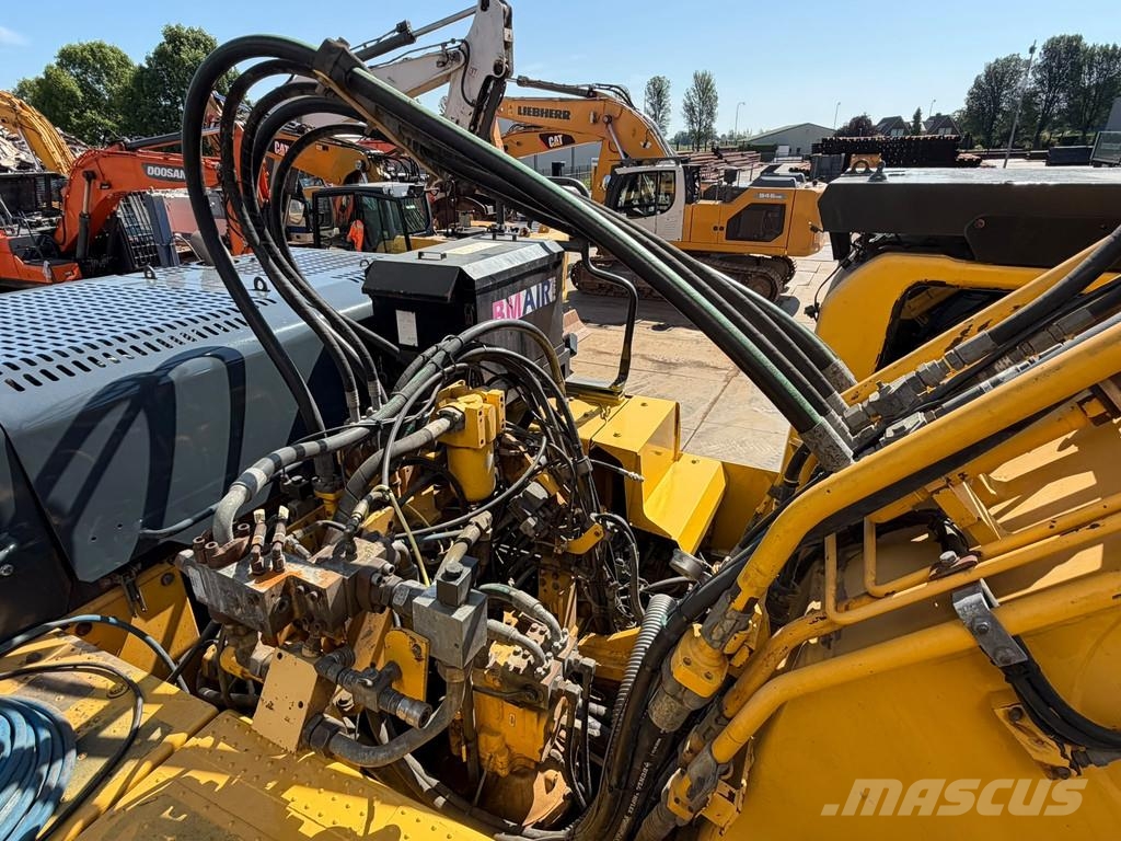 Komatsu PC490HRD-10 - 28m Demolition Boom Гусеничные экскаваторы