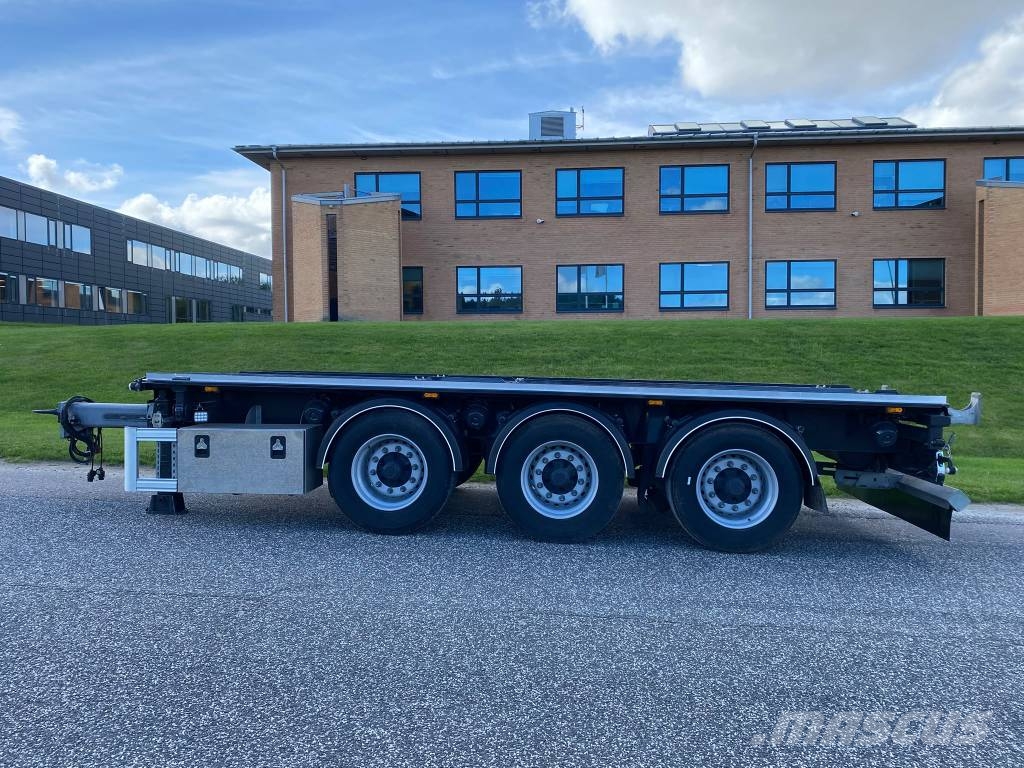 AMT KO360 3 akslet overføringskærre 6.600 mm Prikabinama priekaba