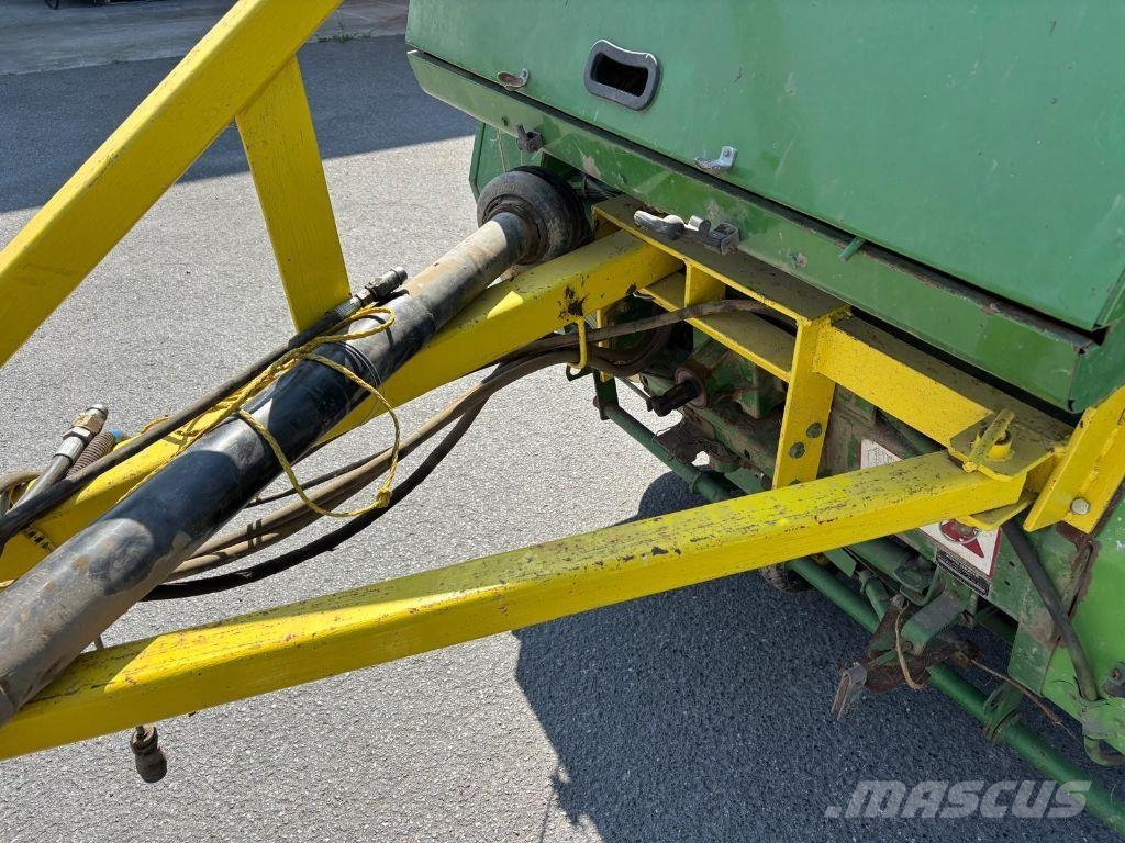 John Deere 550 Prasy zwijające