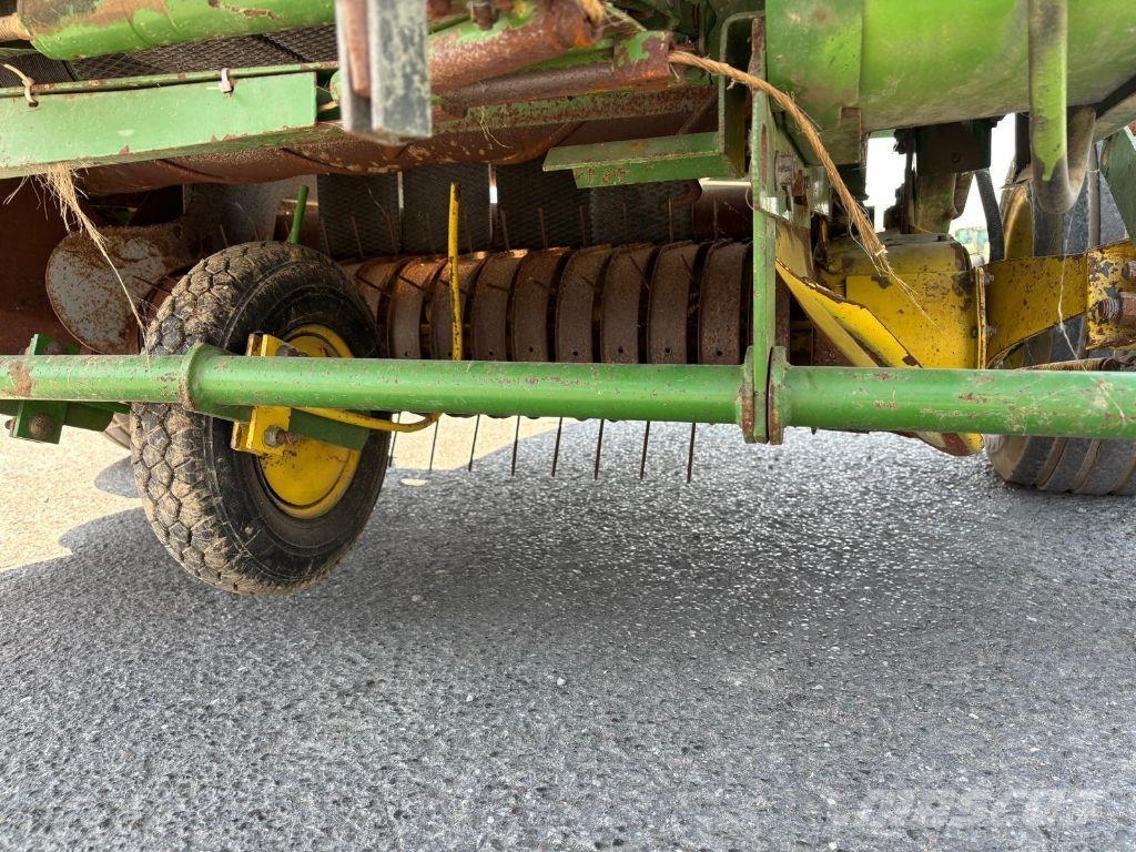 John Deere 550 Prasy zwijające