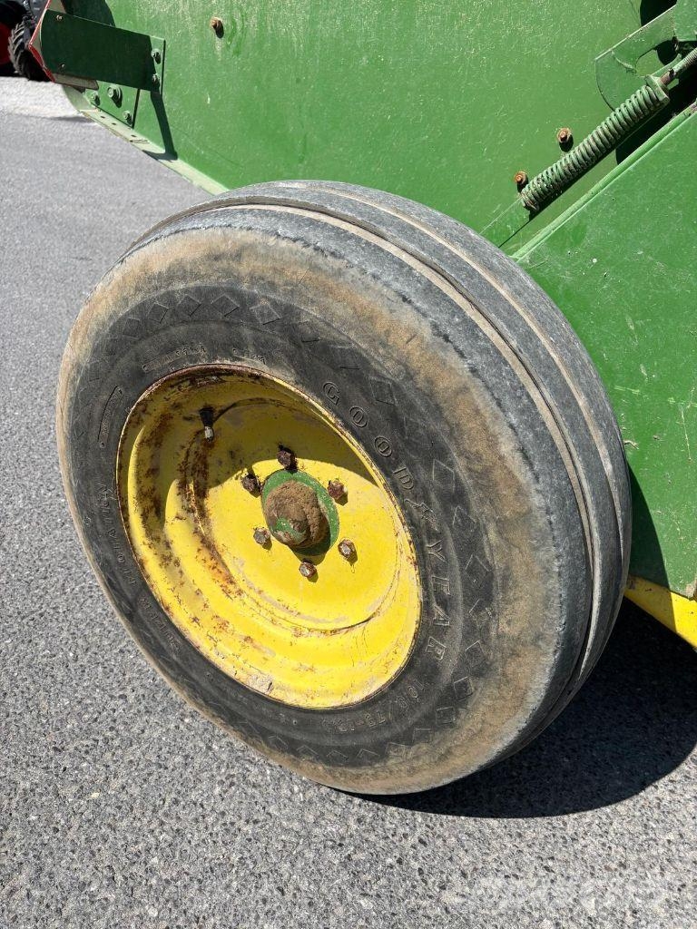 John Deere 550 Ritinių presai