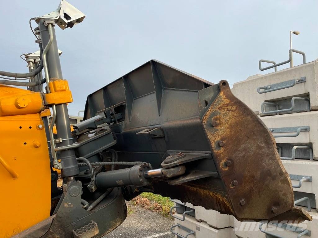 Liebherr PR 726 Litronic Buldooserid